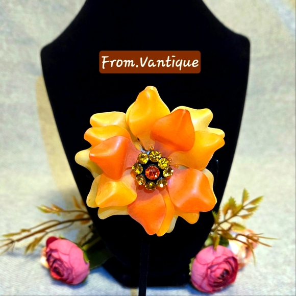 🏵 Vintage Colourful Flower w/ Rhinestone Bold / Statement Brooch / Pin 🧷 - Picture 2 of 5
